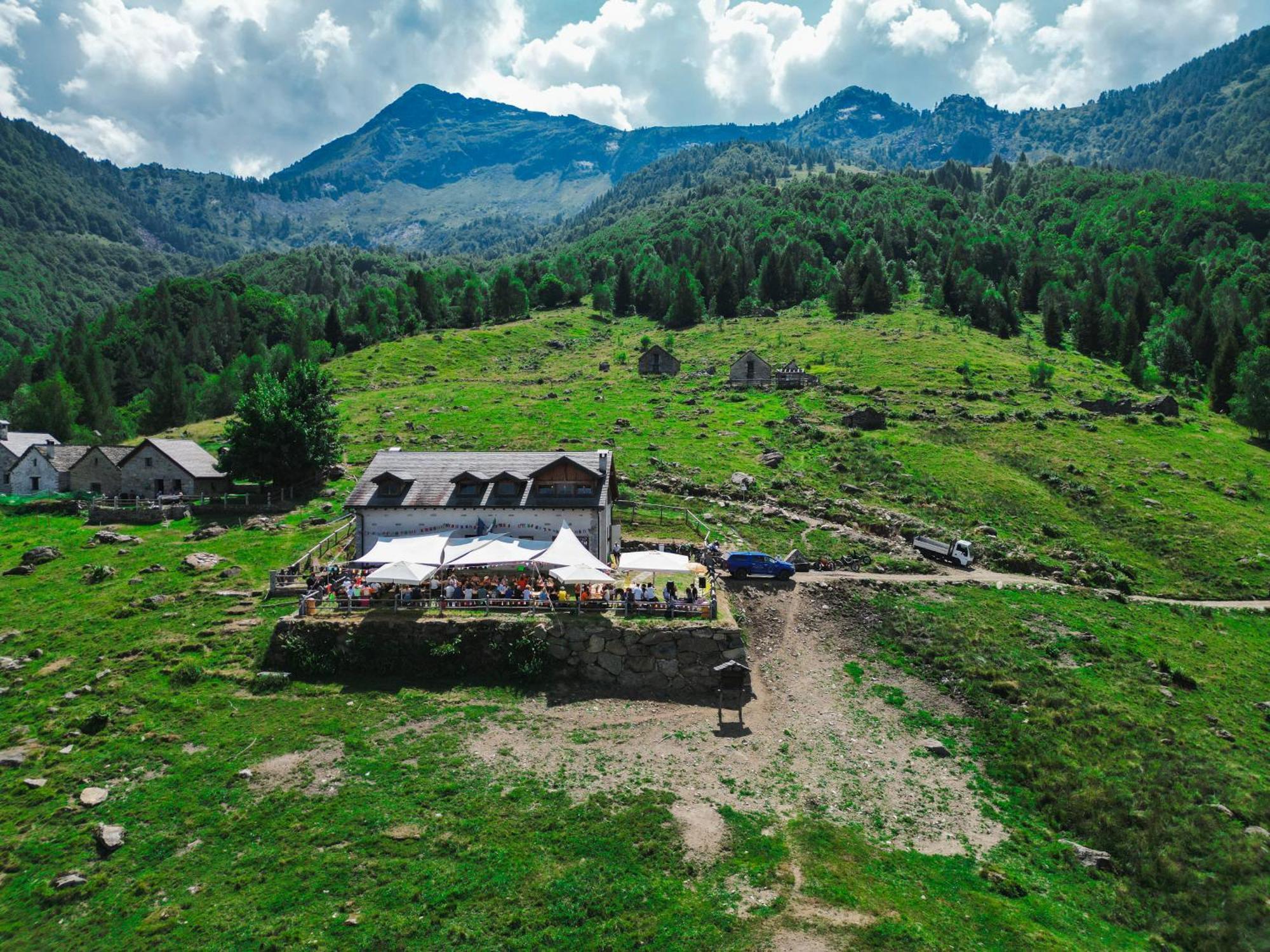 Rifugio Parpinasca Hostel Trontano Ngoại thất bức ảnh